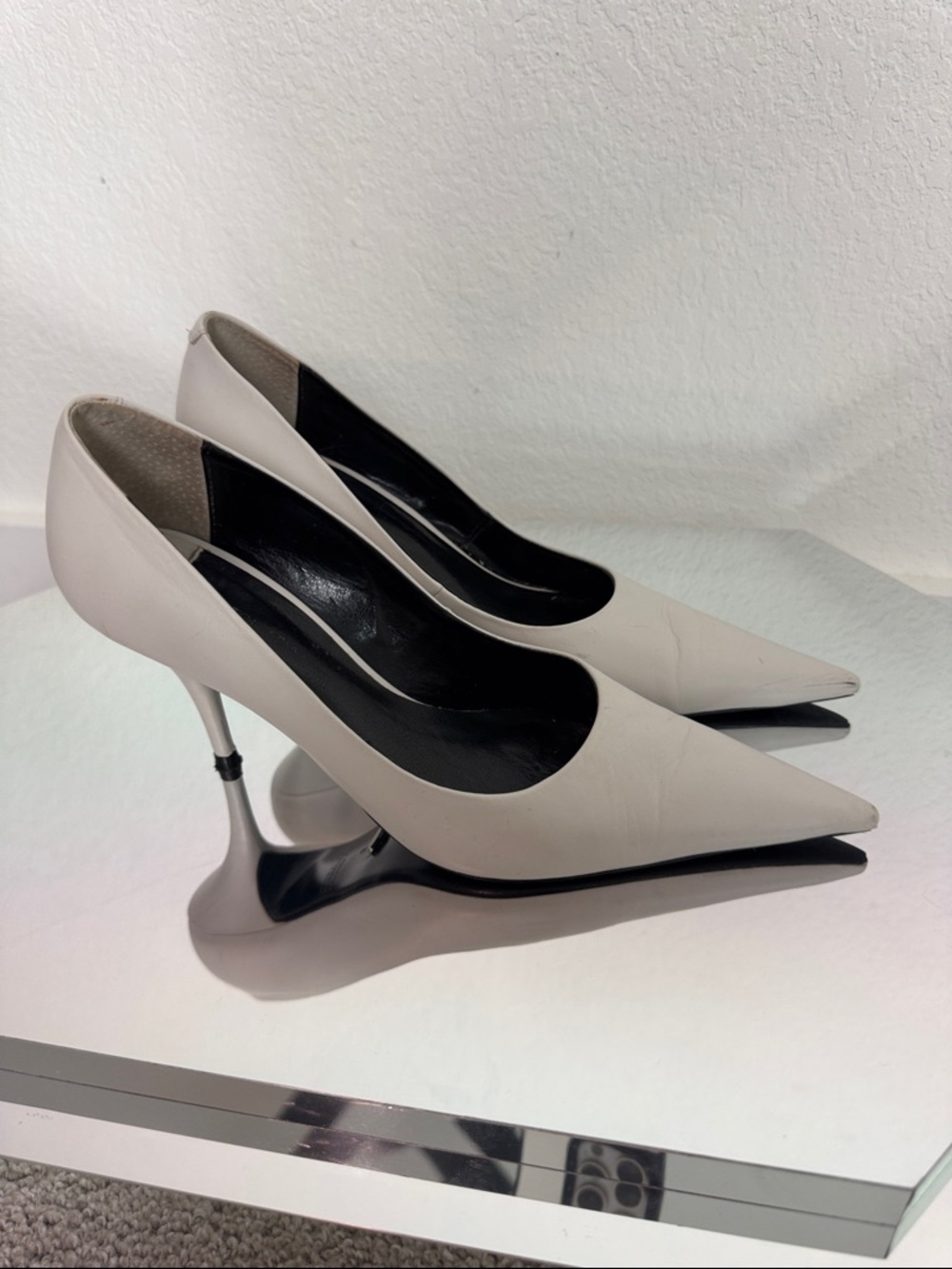 Tony Bianco Pointed Pumps in Light Gray